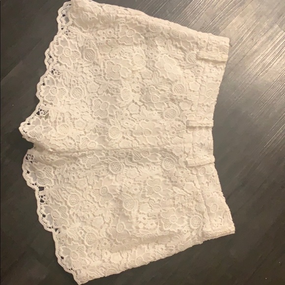 White lace shorts - Picture 2 of 4
